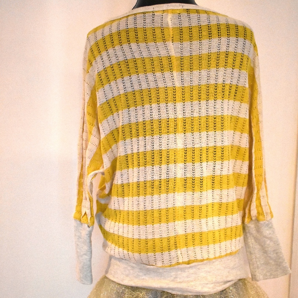About a Girl Yellow Stripe Sweater L - Picture 3 of 4
